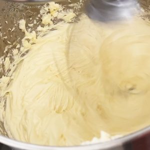 Butter cream with Italian meringue and white chocolate