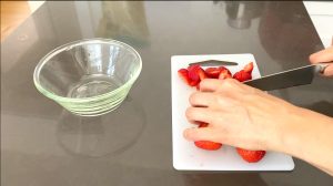Hull strawberries
