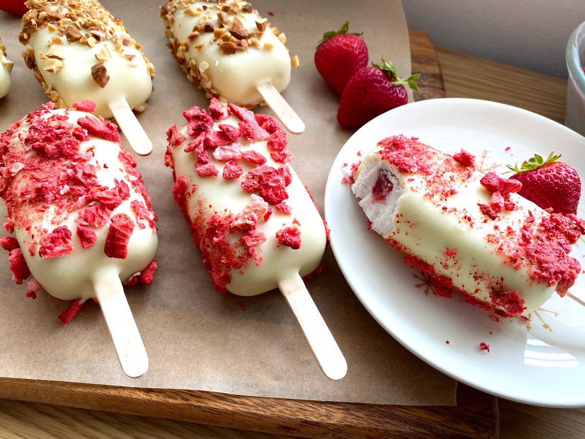 Vegan coconut strawberry popsicles 2