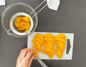 Slicing peaches