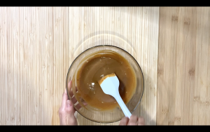 Mix yogurt and coconut sugar
