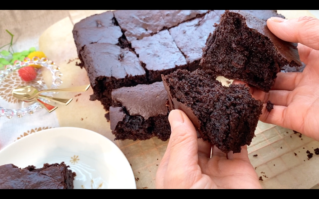 Vegan gluten-free super fudgy brownie in pieces Vegan gluten-free super fudgy brownie in pieces